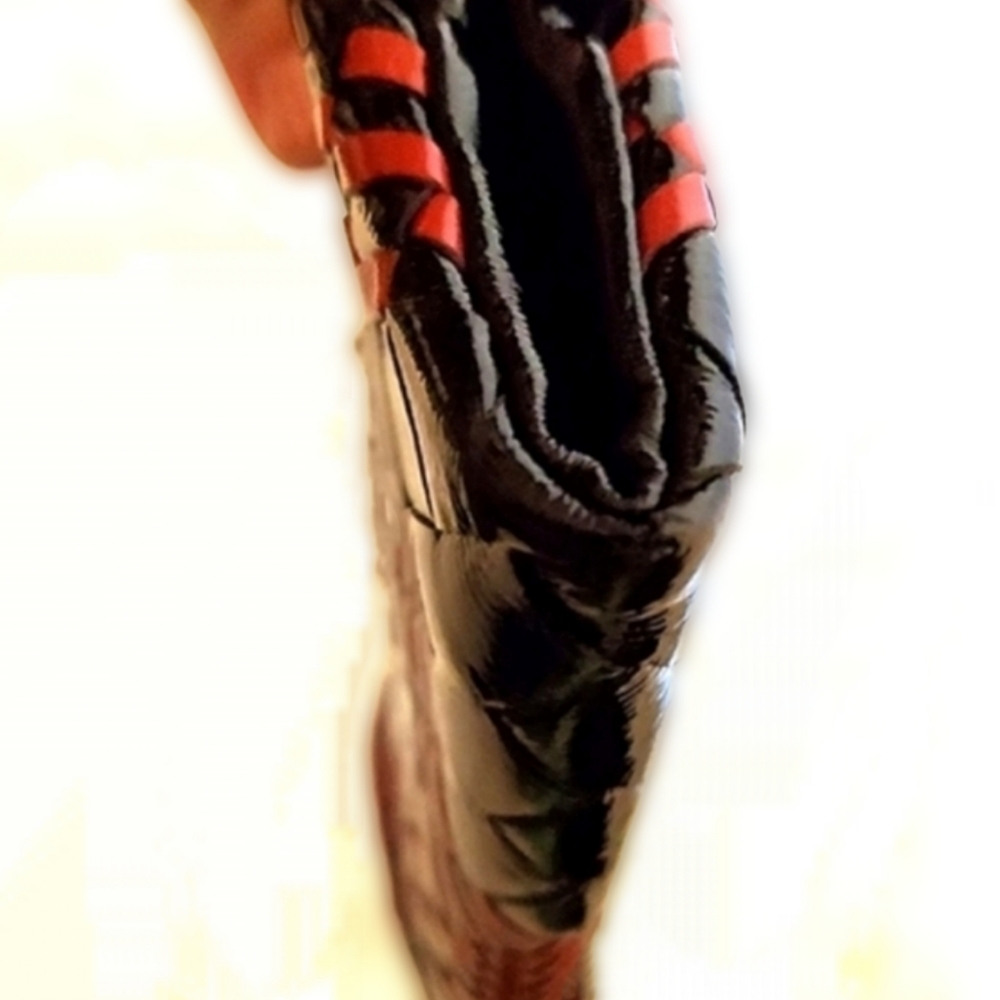 HOBO Int'l Black/Red Patent Leather Woven 'Lauren' Wallet/Clutch - Picture 11 of 12